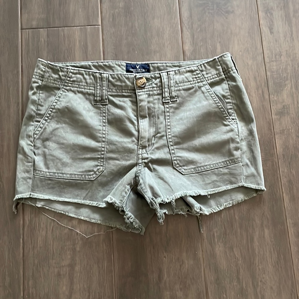American Eagle olive green shorts